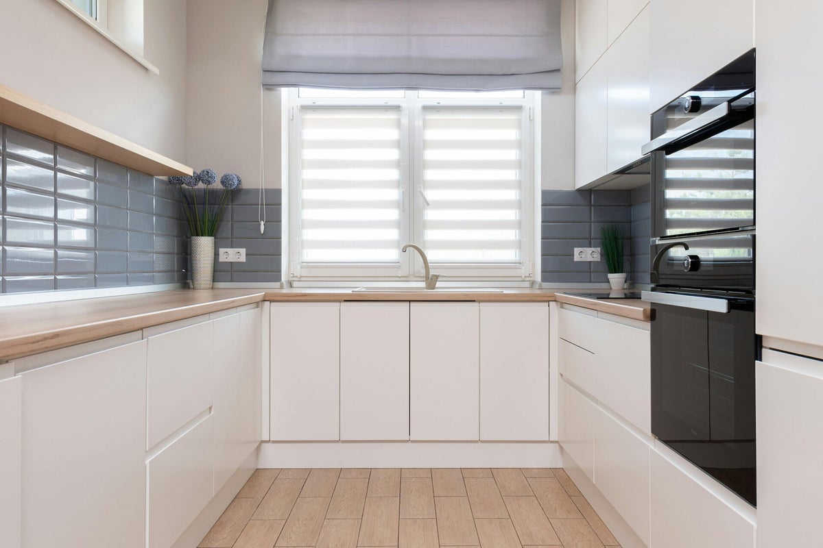 Vet en aanslag verwijderen in de keuken: zo krijg je alles weer schoon