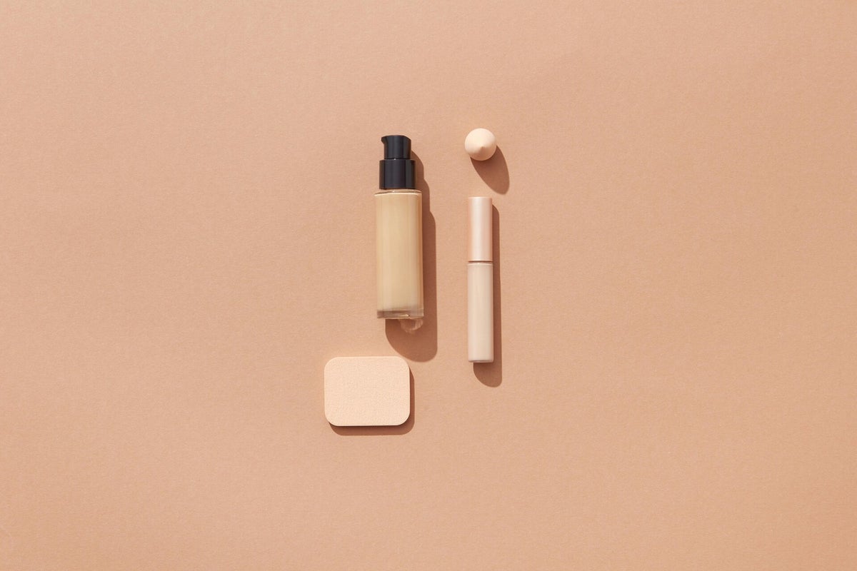 Foundationvlekken in je kleding? Zo verwijder je ze uit je kleding! 🧼