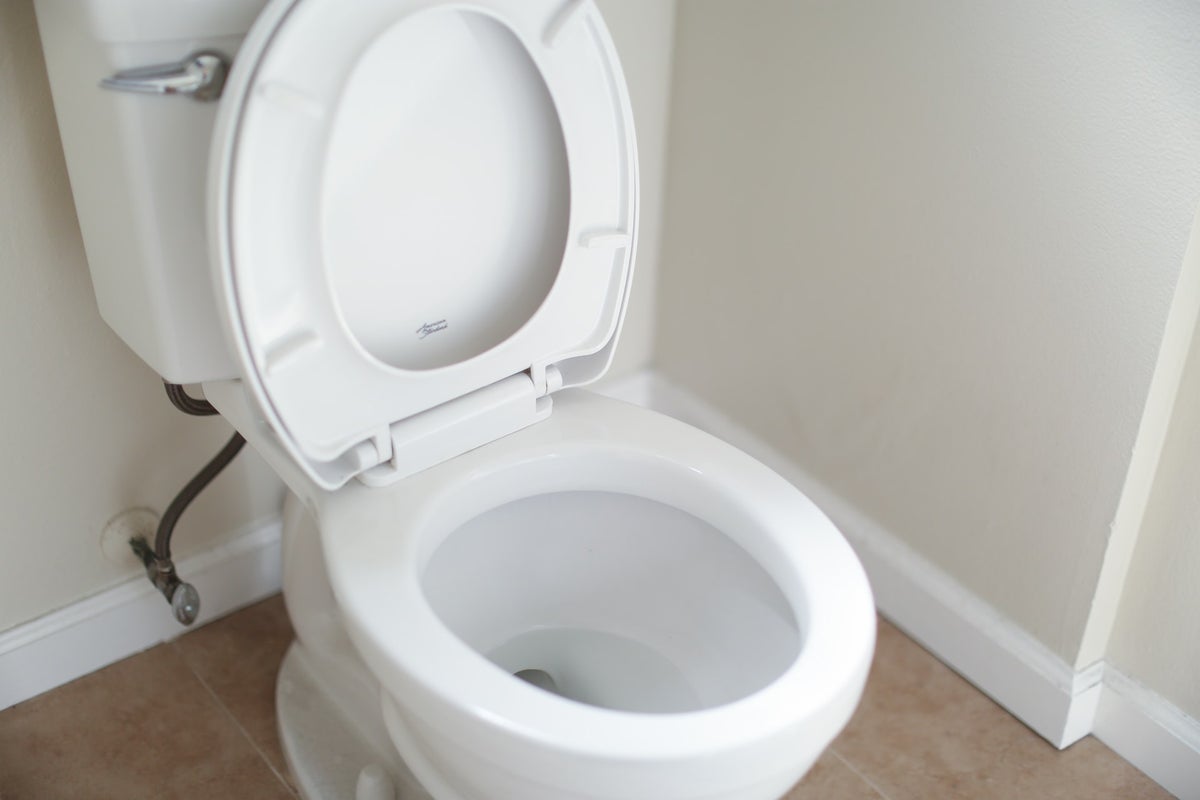 Gele vlekken van een WC bril verwijderen