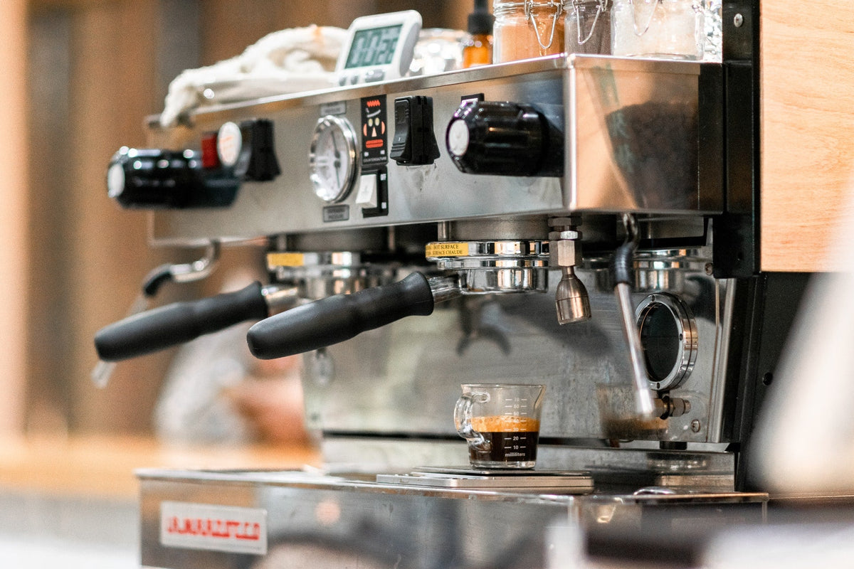 Het koffiezetapparaat ontkalken zonder speciale dure middeltjes