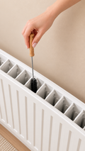 Flexibele radiatorborstel met houten handvat
